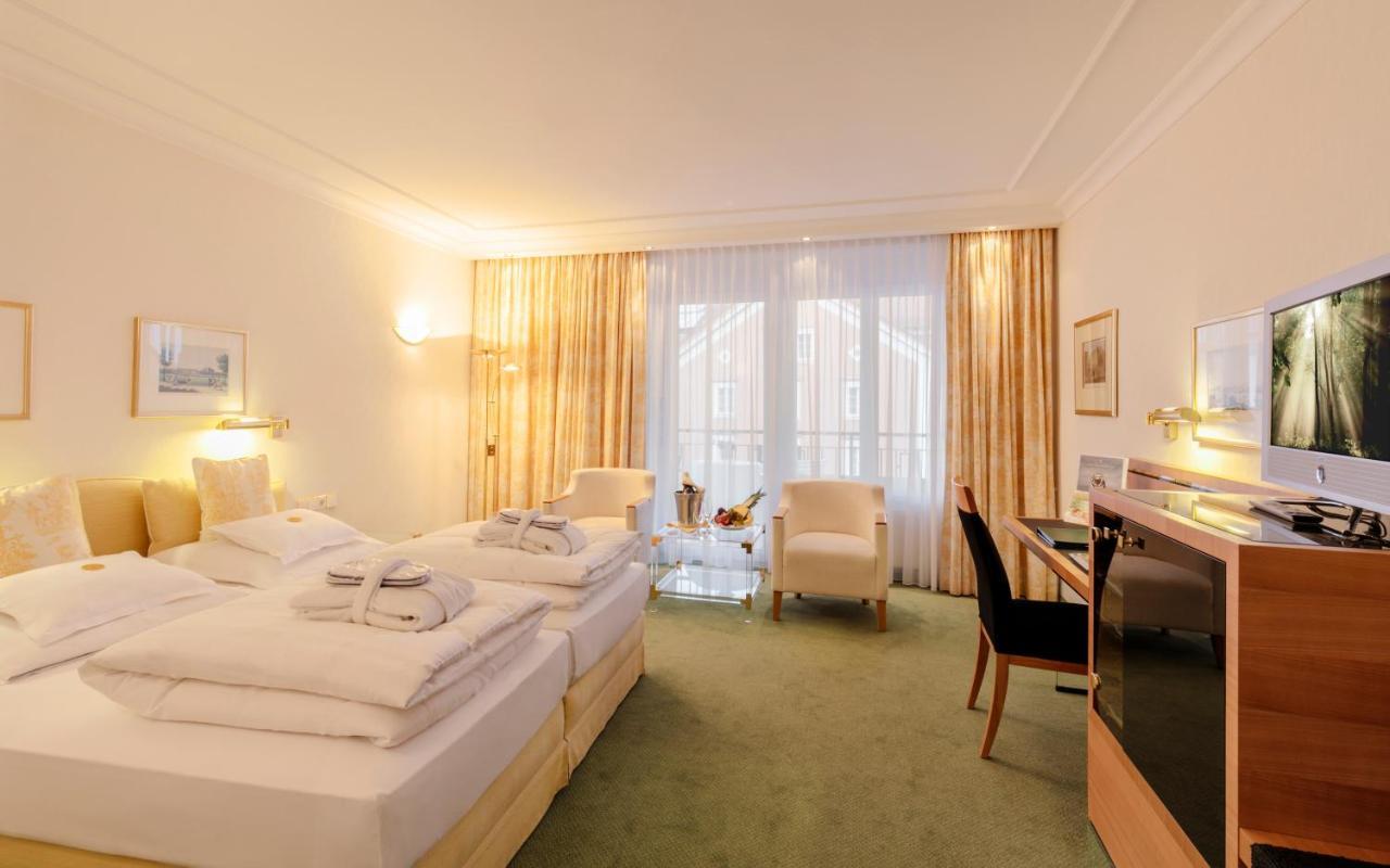 Hotel Bayerischer Hof 린다우 외부 사진 A typical hotel room