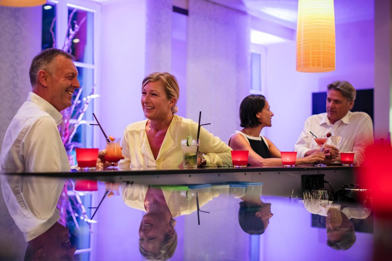 Hotel Bayerischer Hof 린다우 외부 사진 The bar at the 101 bar