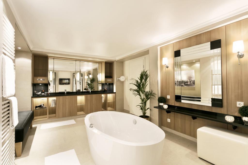Hotel Bayerischer Hof 린다우 외부 사진 Bathroom