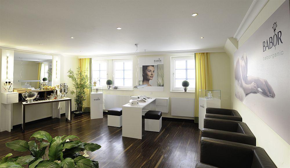 Hotel Bayerischer Hof 린다우 외부 사진 Interior of a medical practice
